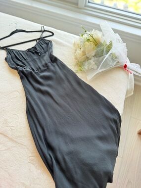 Elegant Black Midi Slip Dress with Spaghetti Straps
